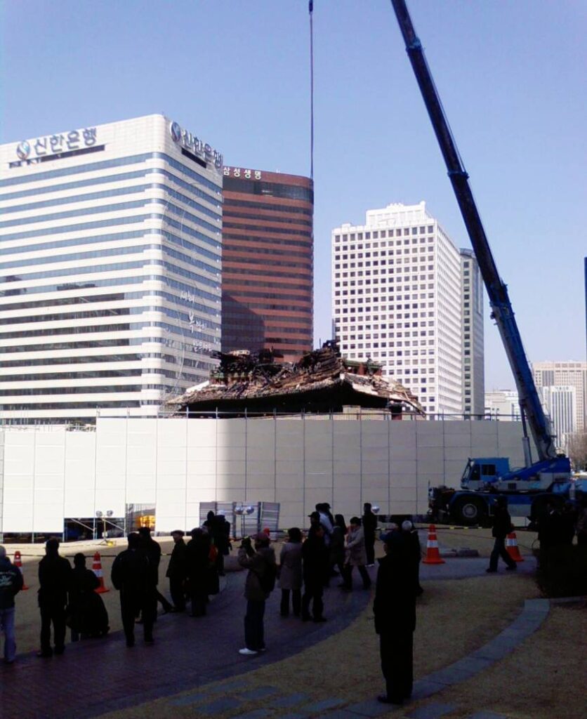 화재로 불탄 남대문 2008년