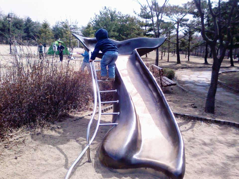 단원 조각공원 돌고래 미끄럼틀