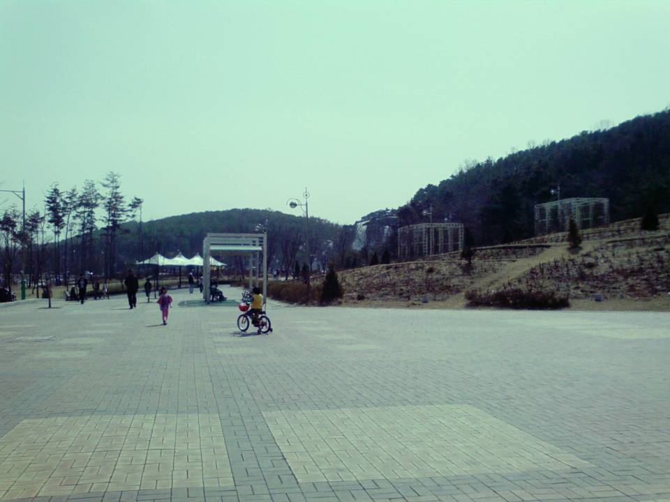 노적봉 공원 장미원 광장