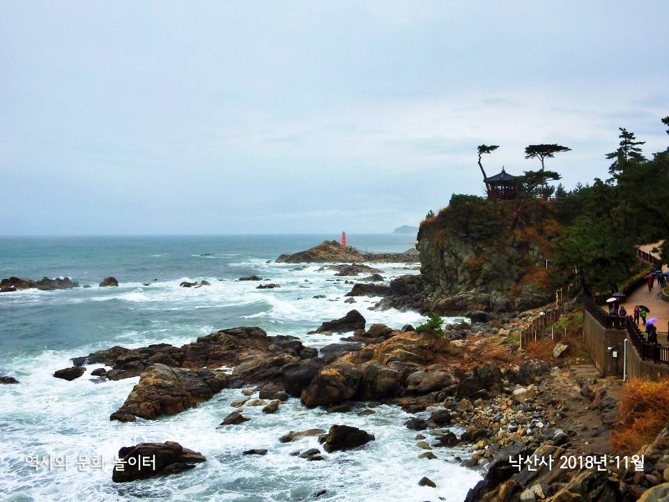 홍련암에서 바라본 의상대