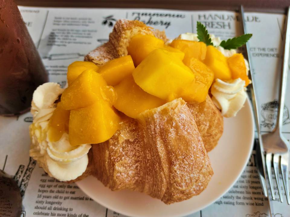 망고 크로와상 커피